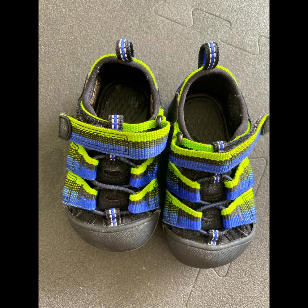 Keen baby shoes size 4